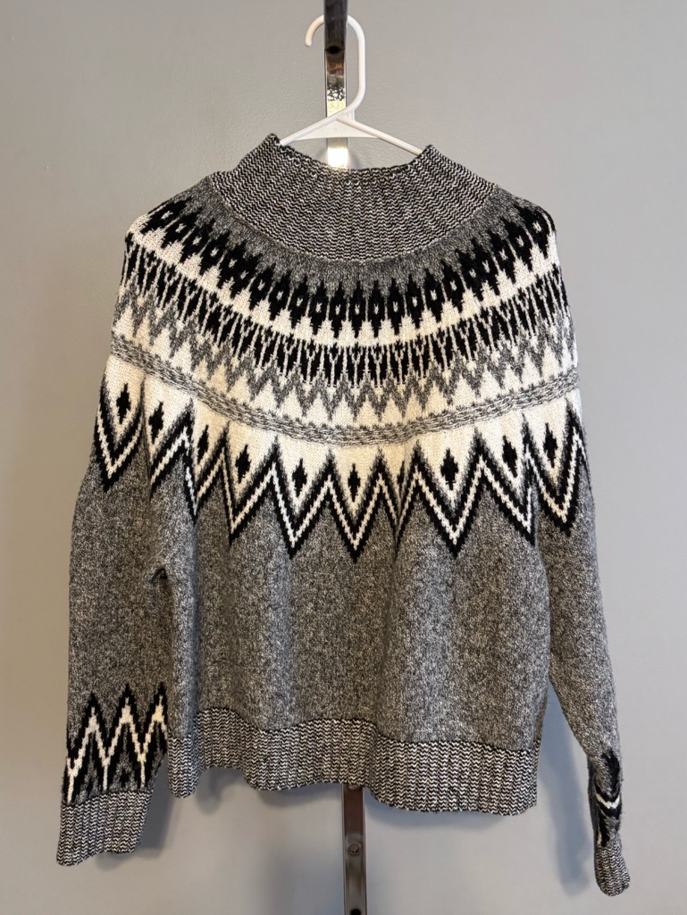 OLD NAVY GO - RECYCLED sweater Black And White Pattern High Neck‎ Med